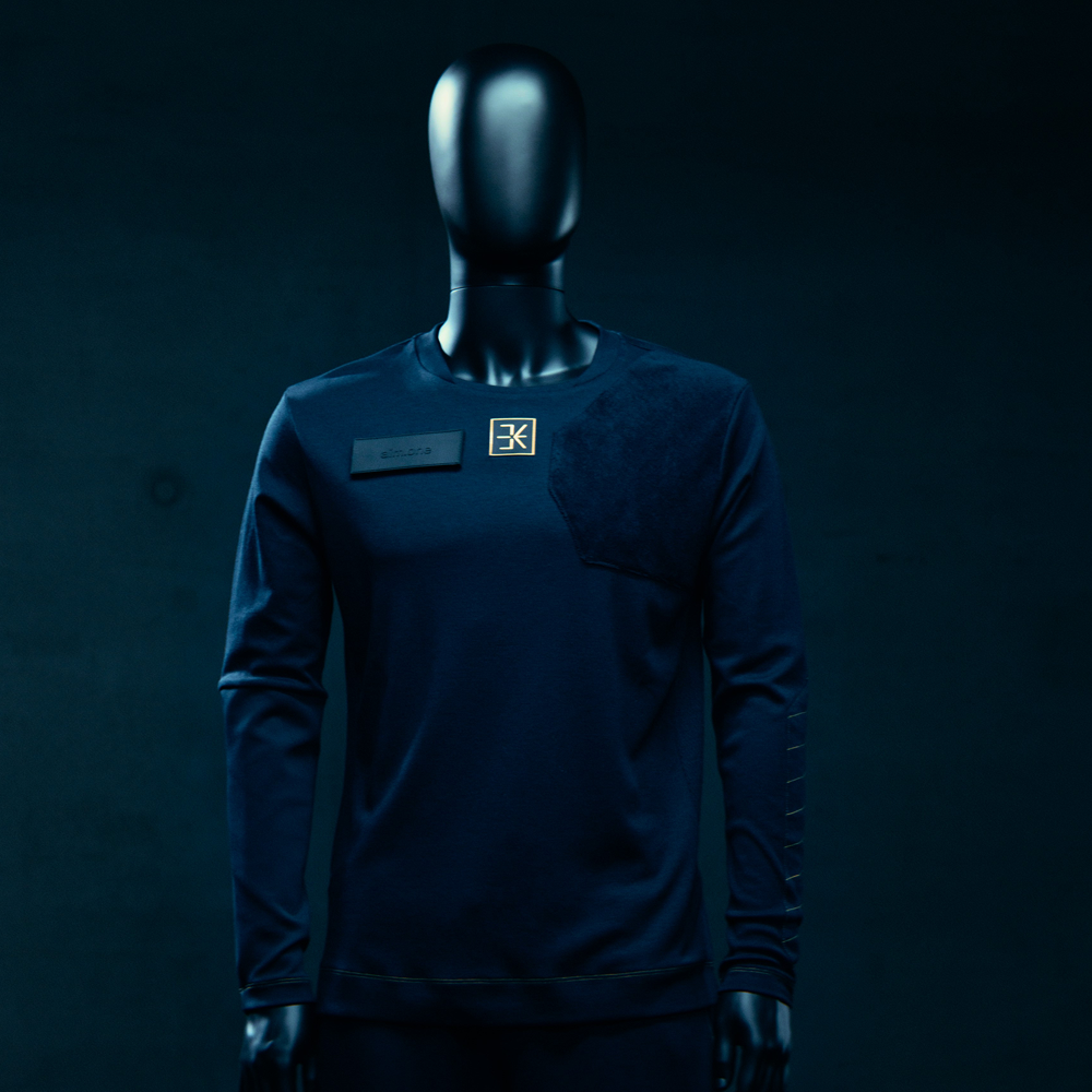 aim.one Gen1 longsleeve on a mannequin