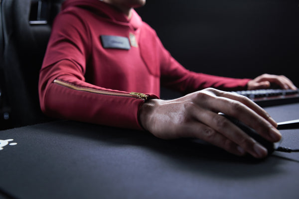 Smooth sleeve with a zipper